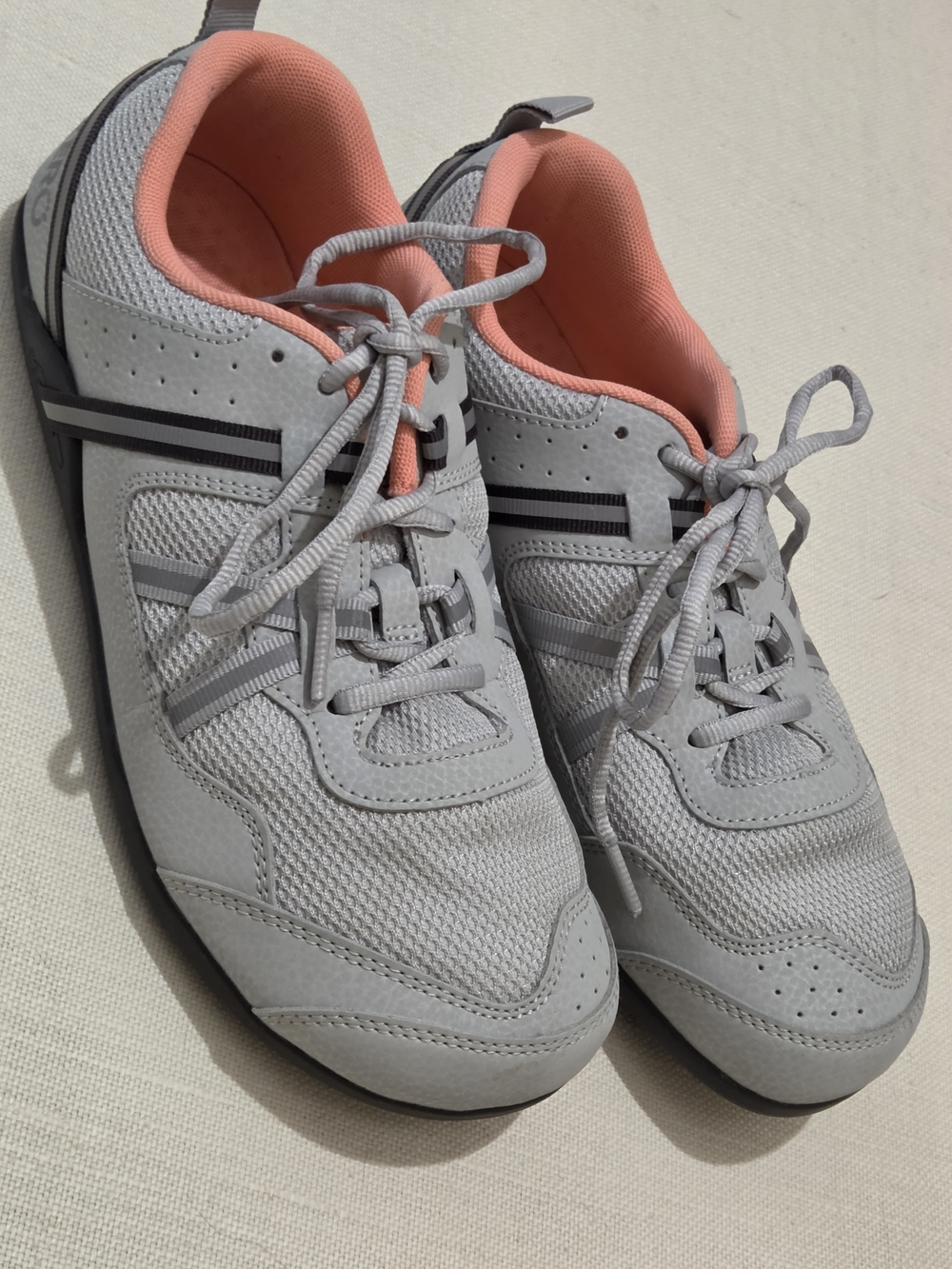 XERO Casual Women's Prio Lunar Rock Sneakers in Light Gray with Coral Size 9